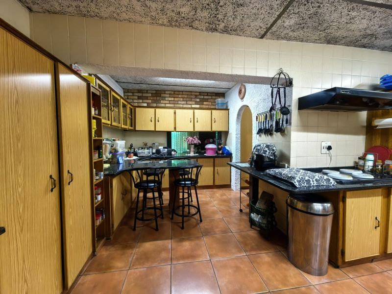 Spacious Cozy Family Home with Exceptional Entertainment Features in Pioneer Park - Photo 4