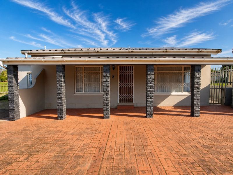 Versatile Family Home with Beautiful Garden Features - Photo 4