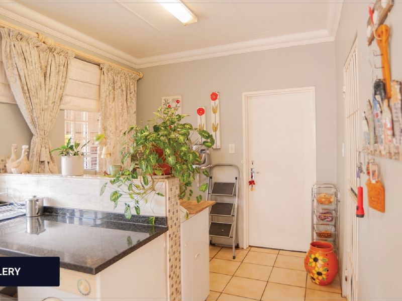 Five-Bedroom Country Home on 38ha, Off The Heidelberg to Vaal Dam Road - Photo 8