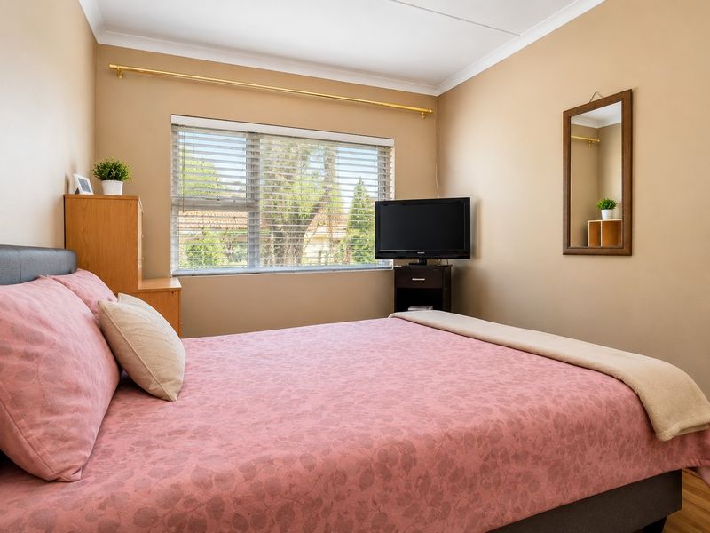 Well-Maintained Three-Bedroom Home Offering Comfort, Security and Easy Living: For Sale - Photo 10