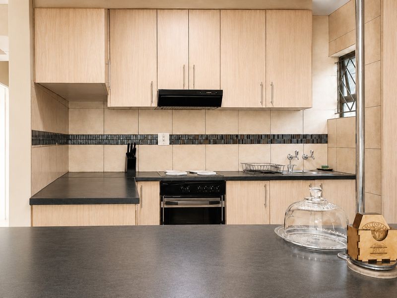 Well-Maintained Three-Bedroom Home Offering Comfort, Security and Easy Living: For Sale - Photo 8