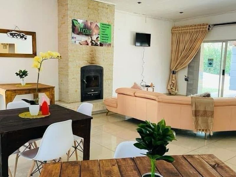 Spacious Family Home with Excellent Entertainment Features in Aviary Hill - Photo 7