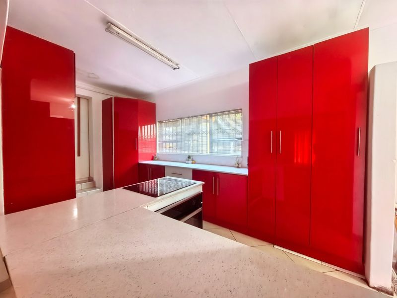 Spacious Family Home with Excellent Entertainment Features in Aviary Hill - Photo 5