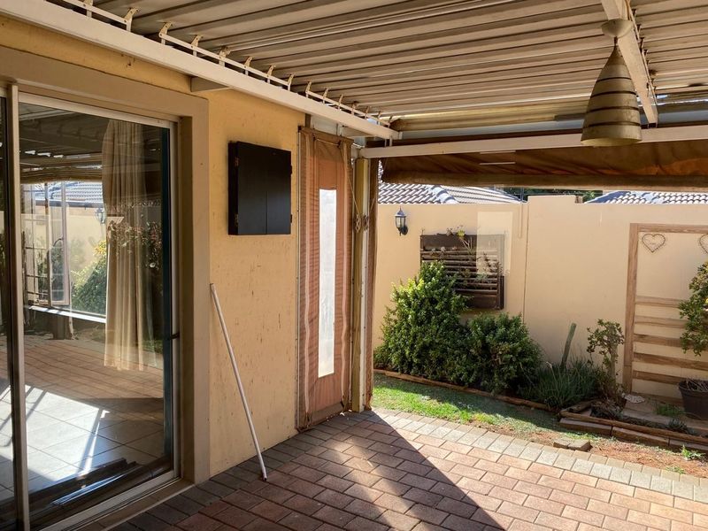 Townhouse For Sale in Rooihuiskraal North, Centurion - Photo 10