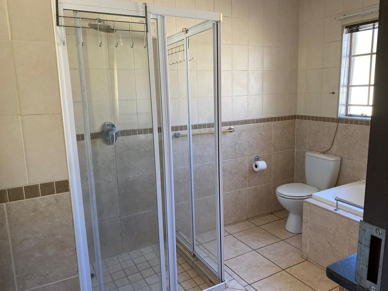 Townhouse For Sale in Rooihuiskraal North, Centurion - Photo 9
