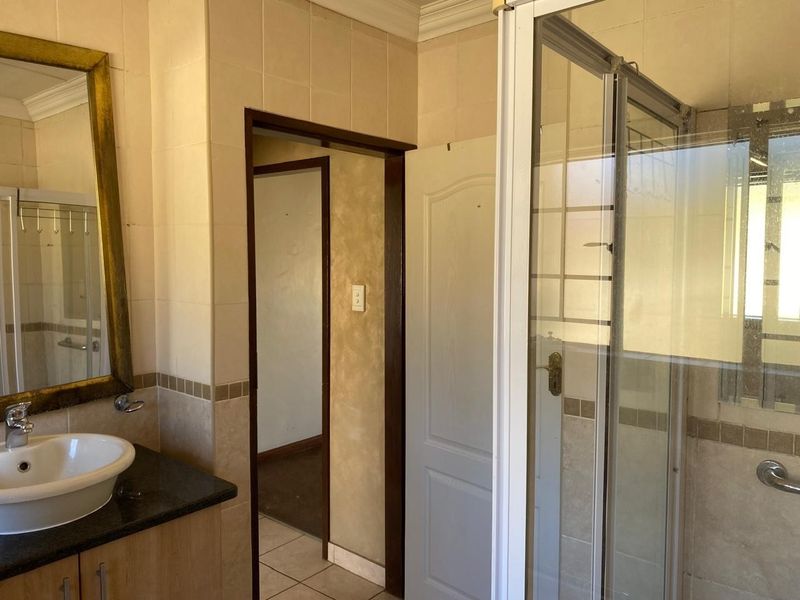 Townhouse For Sale in Rooihuiskraal North, Centurion - Photo 8