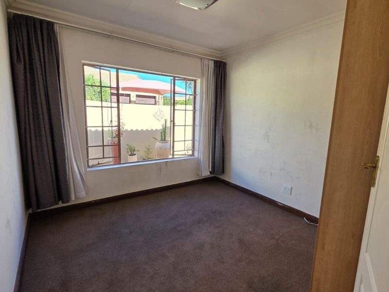 Townhouse For Sale in Rooihuiskraal North, Centurion - Photo 7