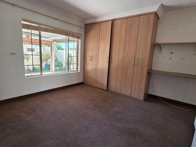 Townhouse For Sale in Rooihuiskraal North, Centurion - Photo 6
