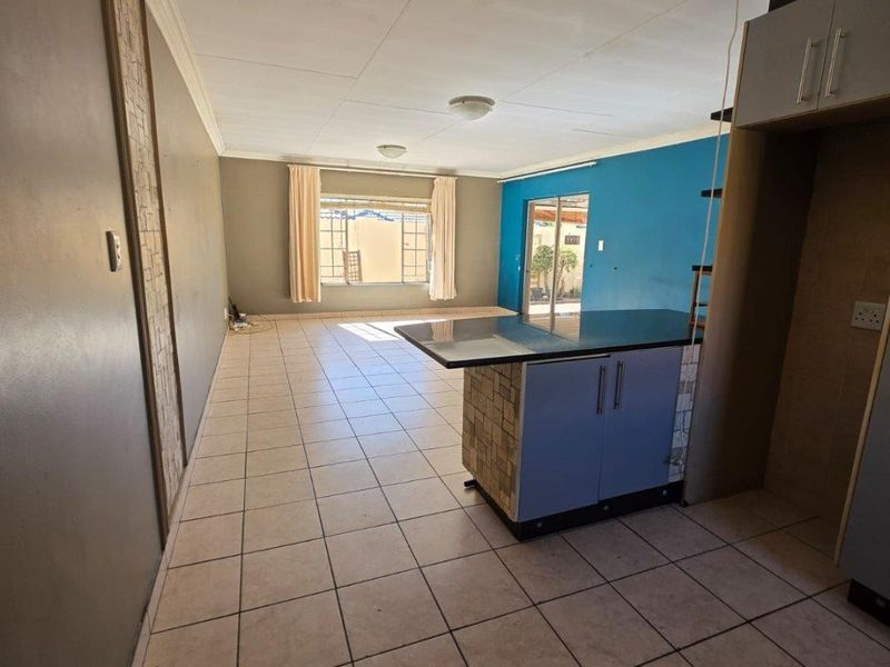 Townhouse For Sale in Rooihuiskraal North, Centurion - Photo 4