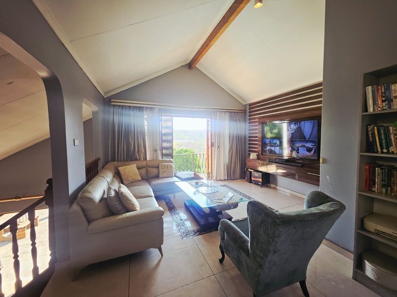 Elegant Family Home with Pool Entertainment Area  Stunning Views - Photo 6
