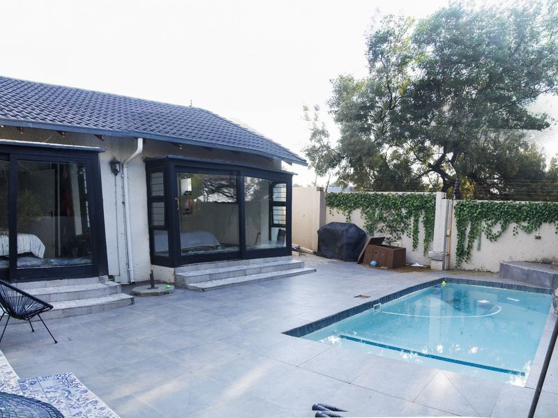Breathtaking 3 bed 2 bathroom House For Sale in Northwold, Randburg - Photo 3