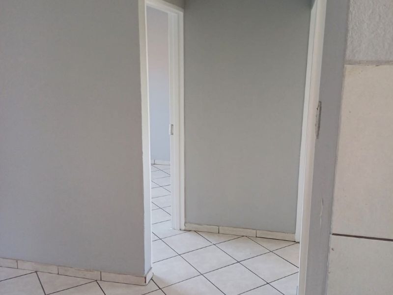Modern 2-Bedroom Apartment for Sale in Kempton Park Central - Photo 9