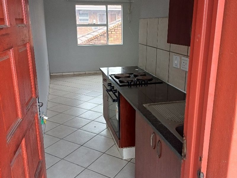 Modern 2-Bedroom Apartment for Sale in Kempton Park Central - Photo 3