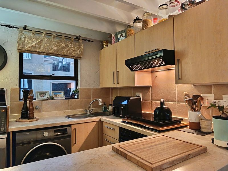One-Bedroom Loft Apartment - Where Sophistication Meets Sanctuary - Photo 4