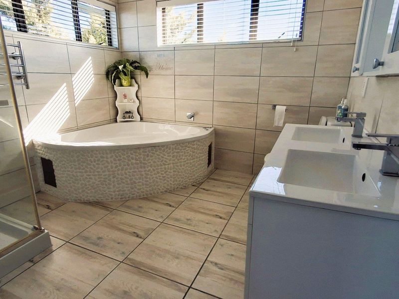 House For Sale in Stilbaai Wes, Stilbaai - Photo 3