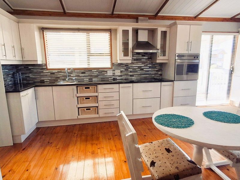 House For Sale in Stilbaai Wes, Stilbaai - Photo 2
