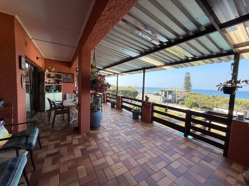 Exceptional Family Home Offering Breathtaking Panoramic Sea View - Photo 4