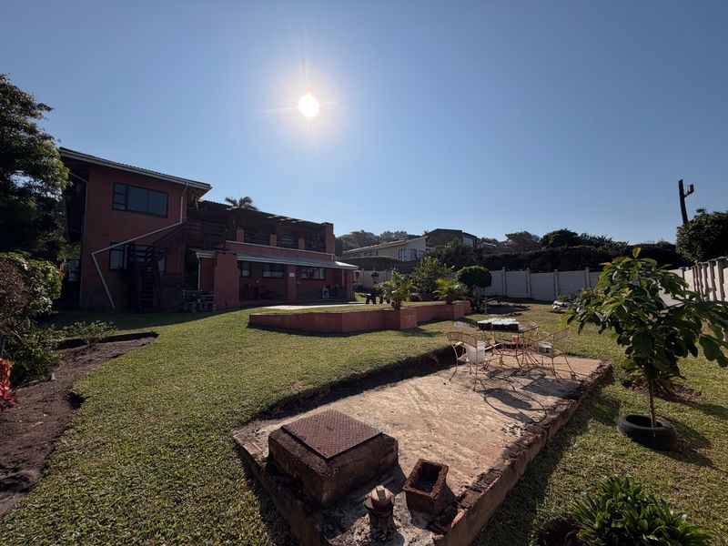 Exceptional Family Home Offering Breathtaking Panoramic Sea View - Photo 2