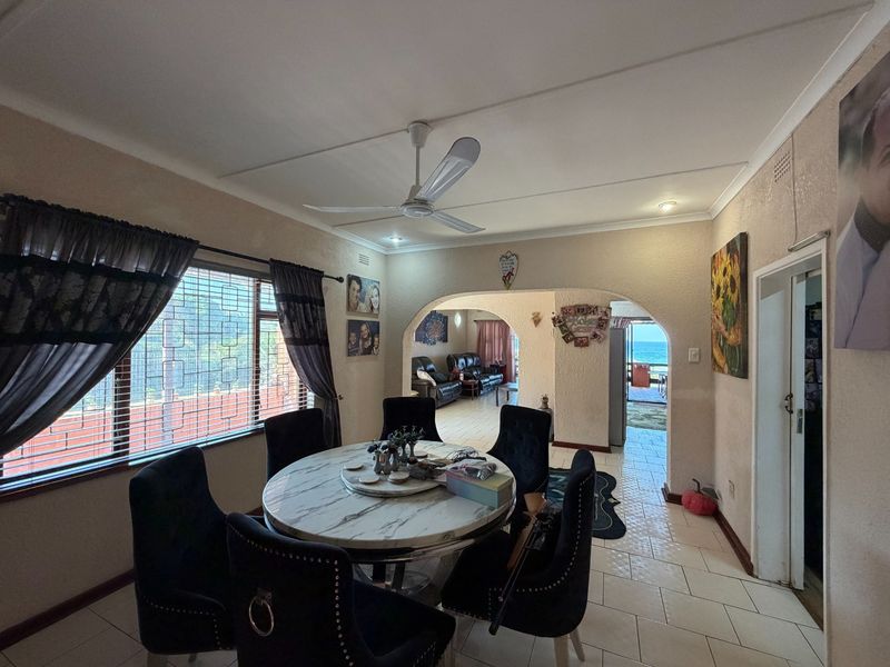 Exceptional Family Home Offering Breathtaking Panoramic Sea View - Photo 10