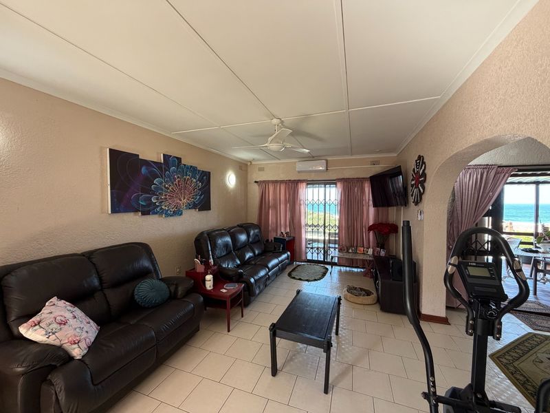 Exceptional Family Home Offering Breathtaking Panoramic Sea View - Photo 7