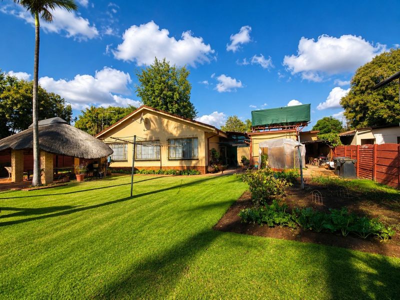 House For Sale in Sinoville, Pretoria - Photo 2
