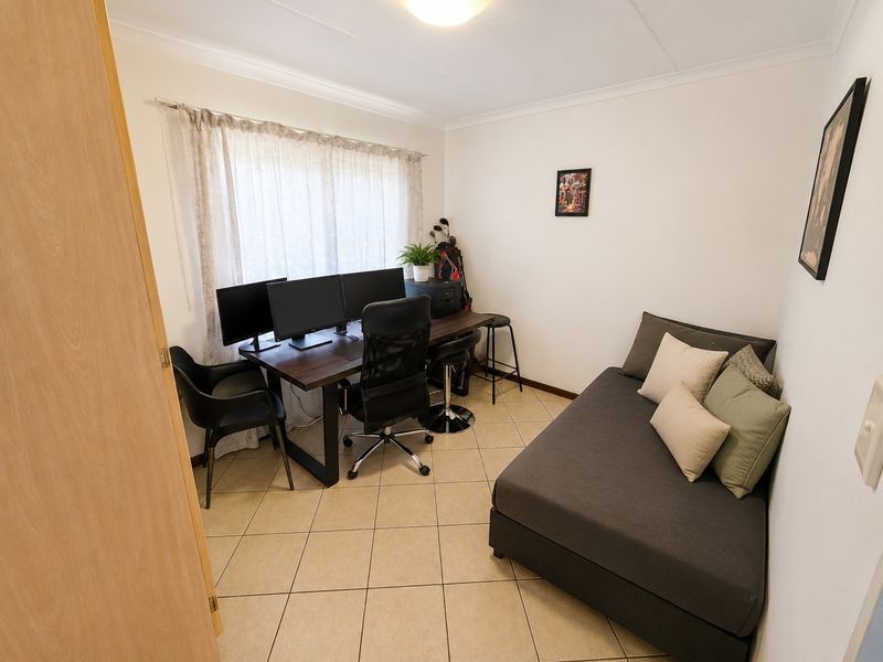 Secure Estate Living in the Heart of Featherdale Estate, Bonaero Park - Photo 9