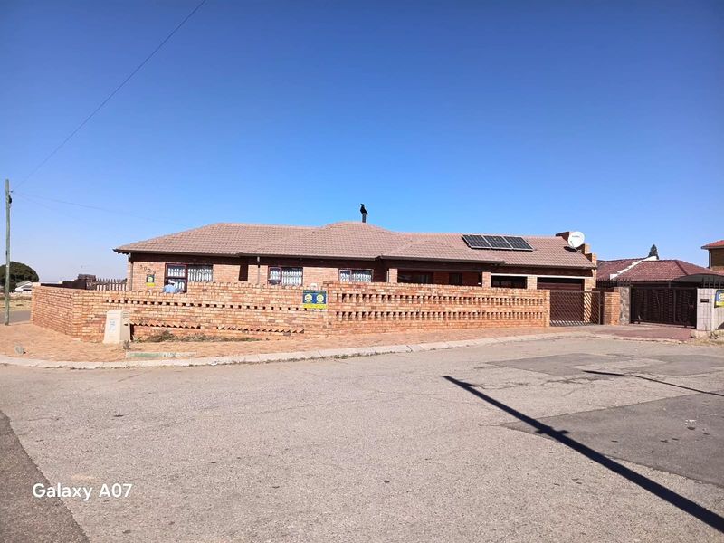 House For Sale in Hospital View, Kagiso, Krugersdorp - Photo 3