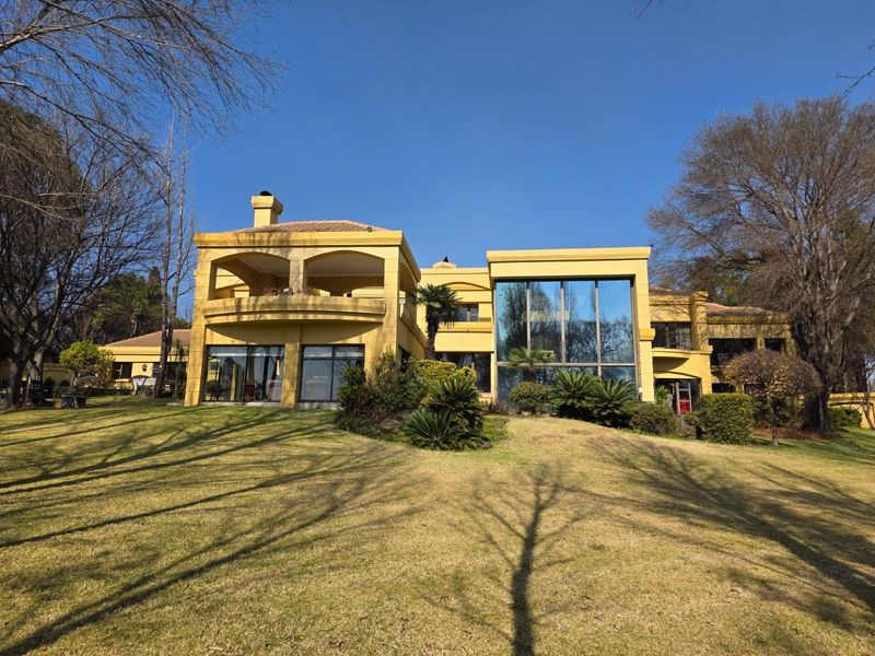 Contemporary Mediterranean Masterpiece with Private Golf Course Access for Sale - Photo 1