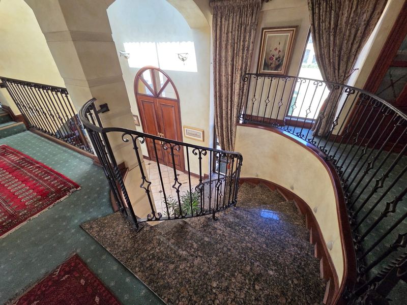 Contemporary Mediterranean Masterpiece with Private Golf Course Access for Sale - Photo 5