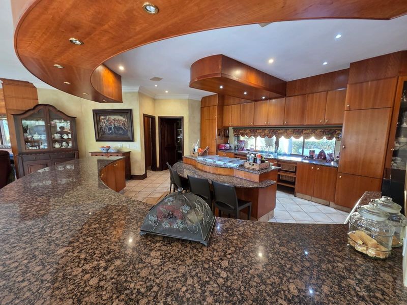 Contemporary Mediterranean Masterpiece with Private Golf Course Access for Sale - Photo 7