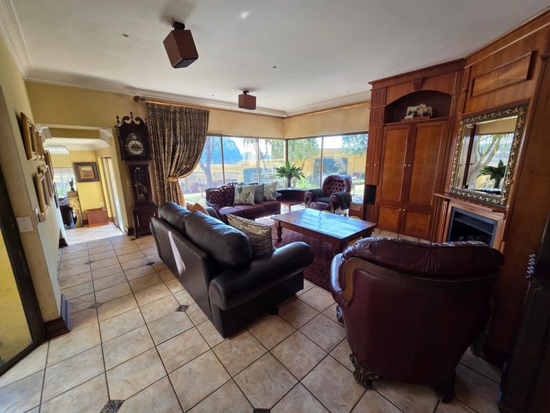 Contemporary Mediterranean Masterpiece with Private Golf Course Access for Sale - Photo 6