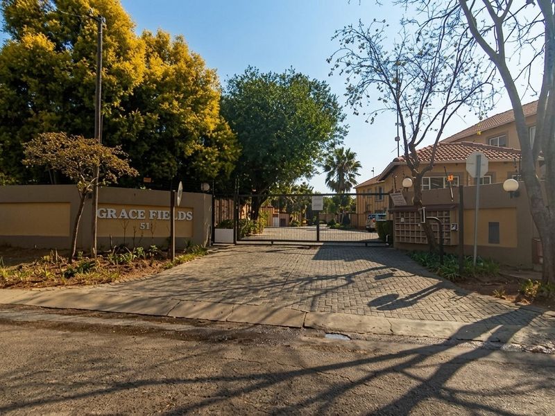 Townhouse For Sale in Willow Park Manor, Pretoria - Photo 1