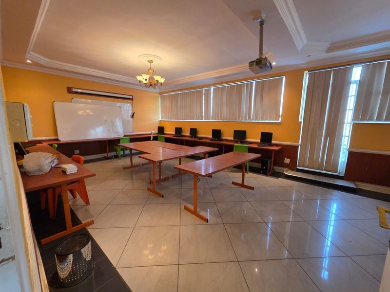 Secure, Versatile Office Space for Your Business to Let - Photo 3
