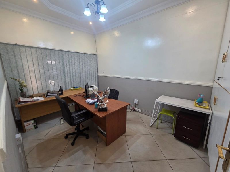 Secure, Versatile Office Space for Your Business to Let - Photo 2