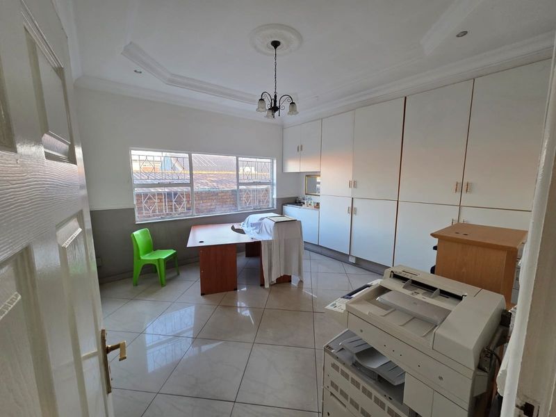 Secure, Versatile Office Space for Your Business to Let - Photo 6