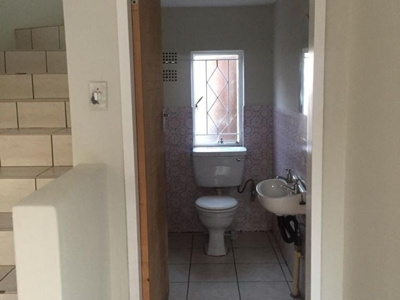 Modern 2-Bedroom Duplex in a Secure Complex - Kempton Park Central - Photo 8
