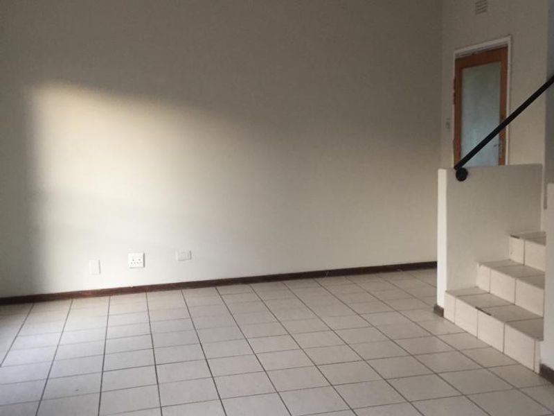 Modern 2-Bedroom Duplex in a Secure Complex - Kempton Park Central - Photo 6