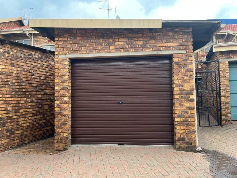 Modern 2-Bedroom Duplex in a Secure Complex - Kempton Park Central - Photo 3