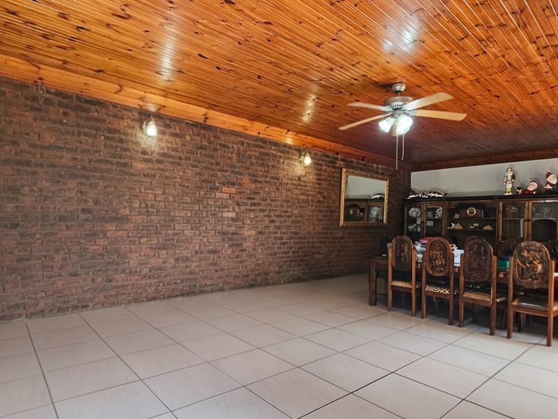 Generous Uvongo Family Home with Solar Backup and Large Garden - Photo 7