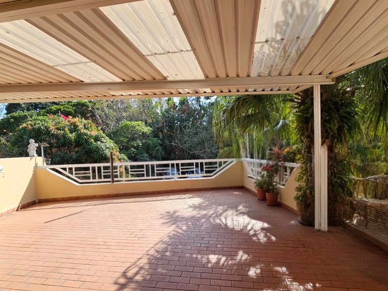 Generous Uvongo Family Home with Solar Backup and Large Garden - Photo 4