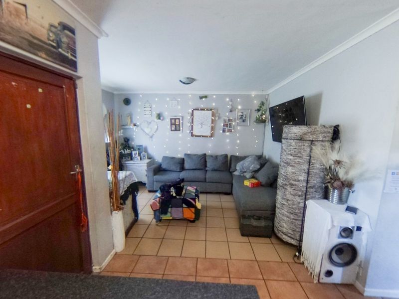Calling All Investors - Two bedroom home for sale in Bardale Village phase1 - Photo 2