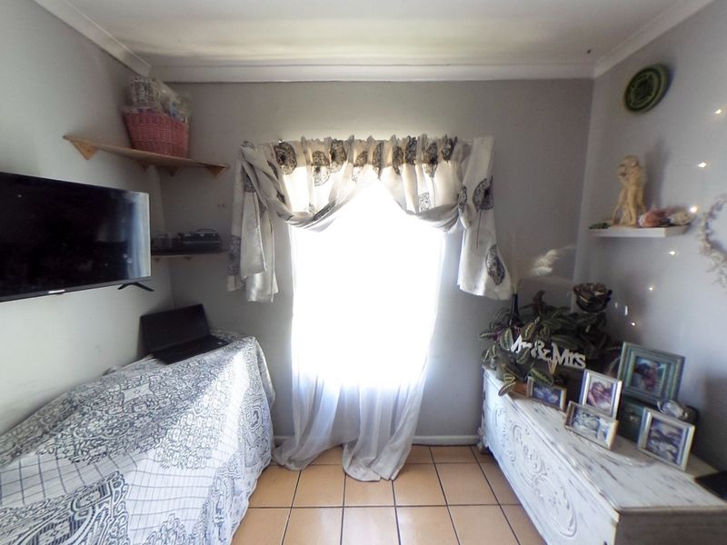 Calling All Investors - Two bedroom home for sale in Bardale Village phase1 - Photo 3