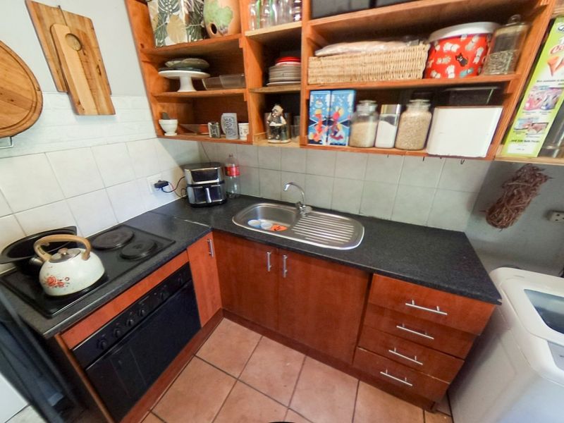 Calling All Investors - Two bedroom home for sale in Bardale Village phase1 - Photo 5