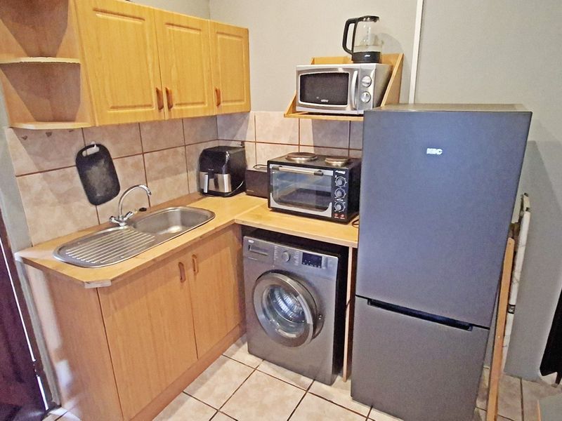 Furnished Batchelor Garden cottage - Photo 7