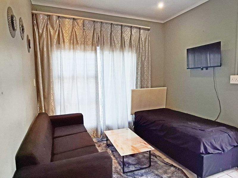Furnished Batchelor Garden cottage - Photo 6