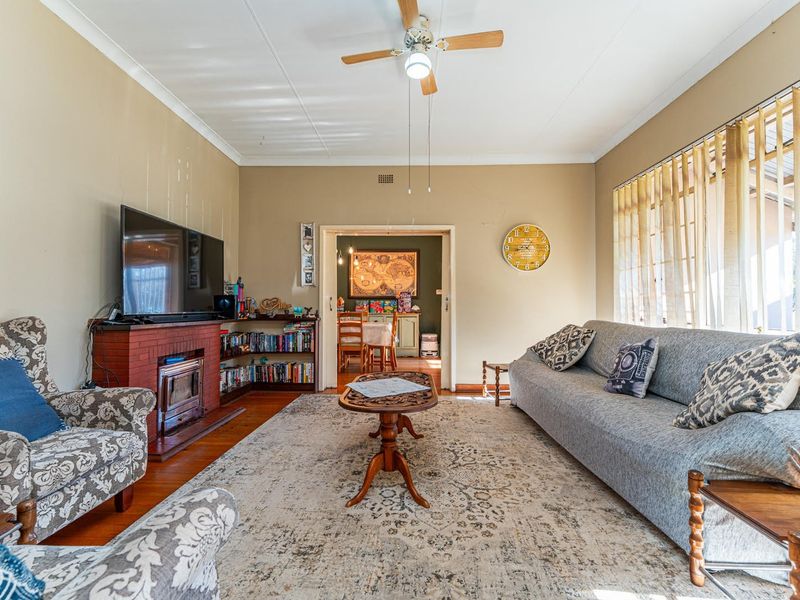 3 Bedroom 2 Bathroom House with 2 cottages for sale in Monument, Krugersdorp - Photo 3