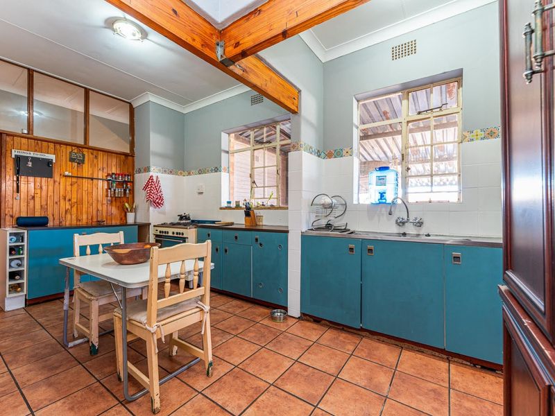 3 Bedroom 2 Bathroom House with 2 cottages for sale in Monument, Krugersdorp - Photo 8