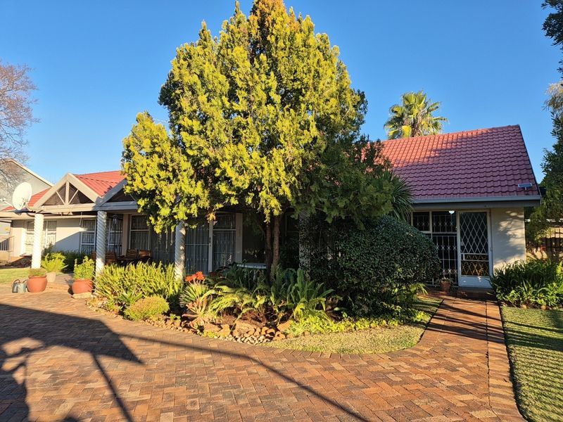 House For Sale in Potchefstroom Central, Potchefstroom, North West - Photo 1