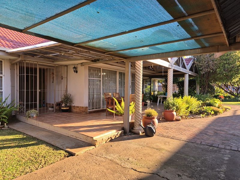 House For Sale in Potchefstroom Central, Potchefstroom, North West - Photo 5