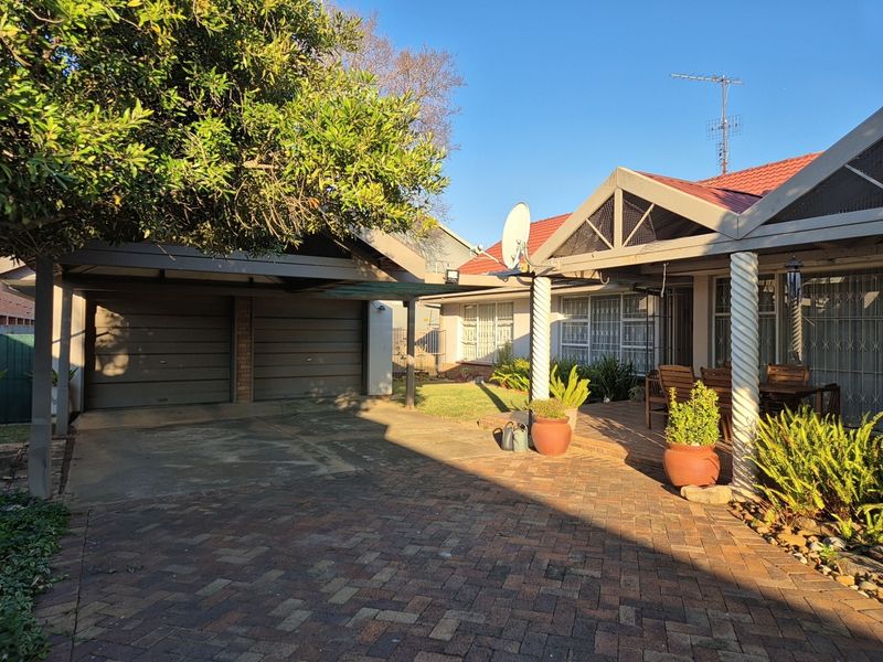 House For Sale in Potchefstroom Central, Potchefstroom, North West - Photo 2